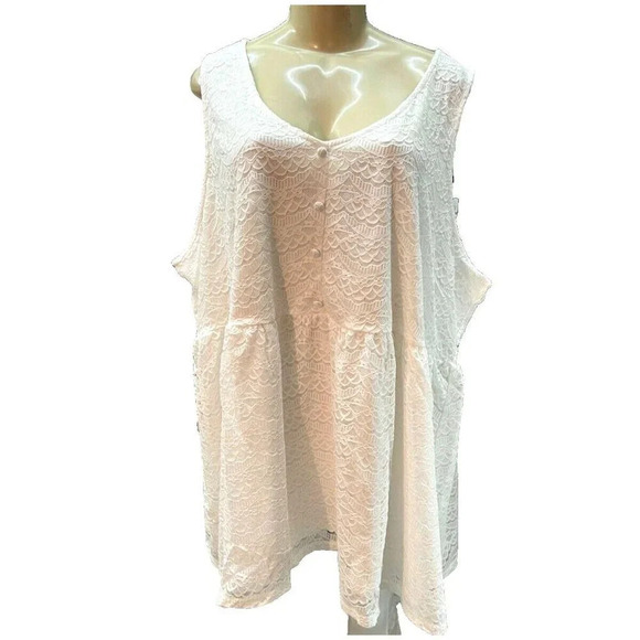 Torrid Plus 5 White Lace Lined V-NeckLine Front Button Detail Sleeveless Blouse - Picture 2 of 6